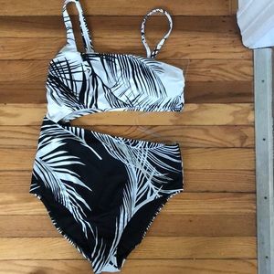 Athleta 🌴 b&w 1 piece swim suit one shoulder